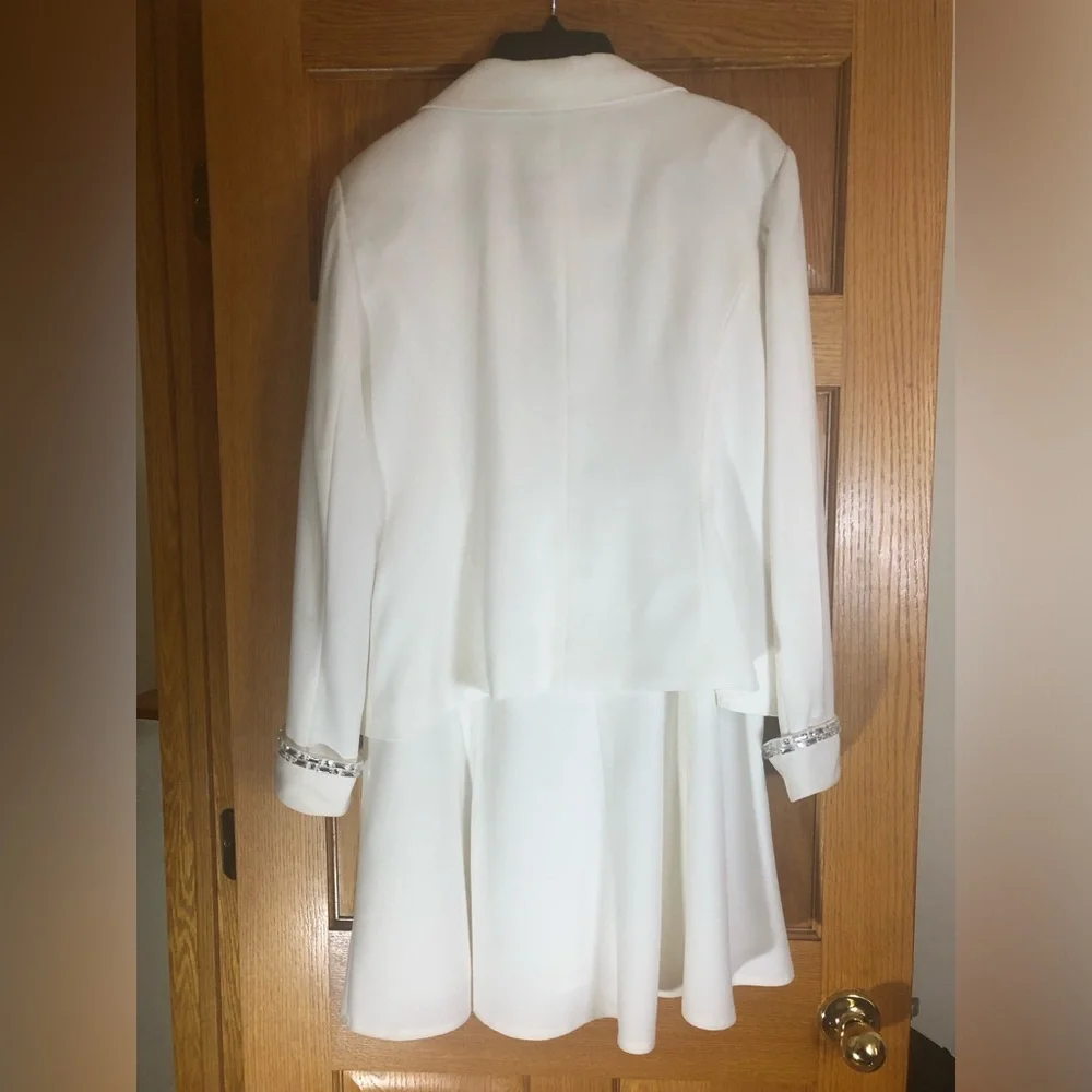 Lisa Rene White Women's Skirt Set with Decorative Belt